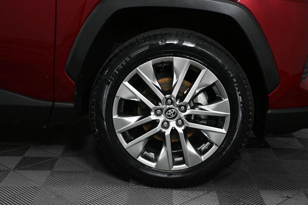 Used 2020 Toyota RAV4 XLE Premium FWD image 36