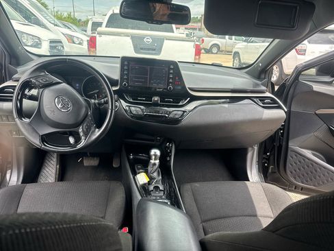 Used 2019 Toyota C-HR XLE FWD image 24
