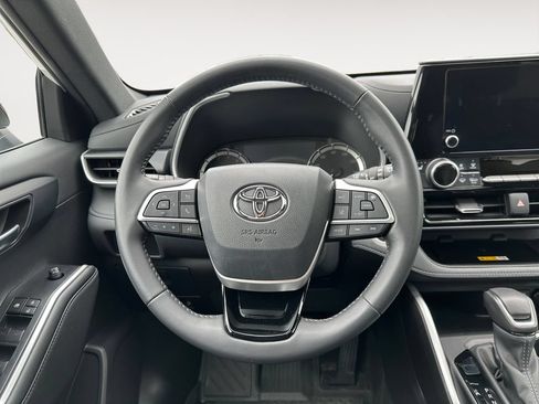 Used 2024 Toyota Highlander XSE AWD/4WD image 12