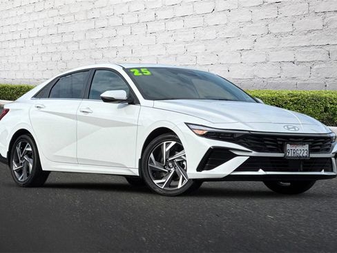 Used 2025 Hyundai Elantra Limited image 2