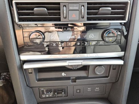 Used 2024 Nissan Armada SL w/ Midnight Edition Package image 10