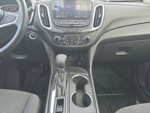 Used 2022 Chevrolet Equinox LT image 3