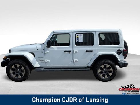 Used 2018 Jeep Wrangler Unlimited Sahara AWD/4WD image 3