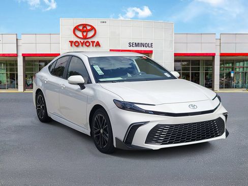 Used 2026 Toyota Camry SE FWD image 2