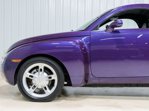 Used 2004 Chevrolet SSR w/ Preferred Equipment Group RWD image 3