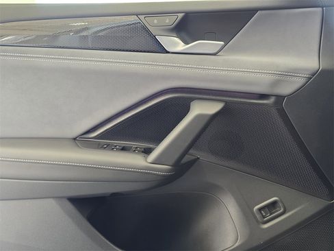 New 2025 Volkswagen Tiguan SE image 16