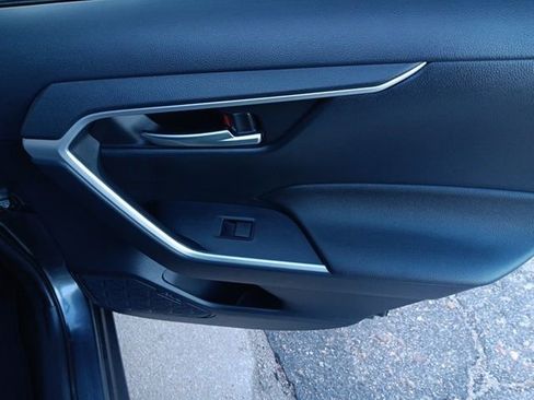 Used 2019 Toyota RAV4 XLE image 33