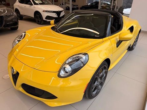 Used 2015 Alfa Romeo 4C Spider w/ Convenience Group image 9