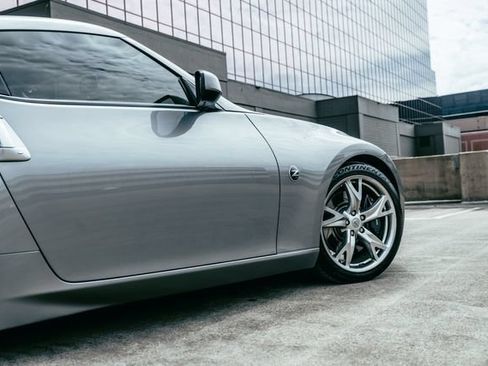 Used 2009 Nissan 370Z Touring RWD image 28