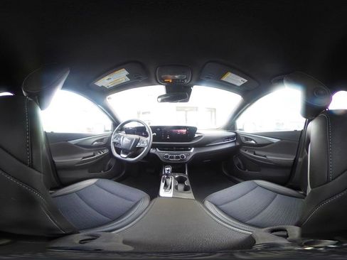 Used 2025 Buick Envista Preferred image 39