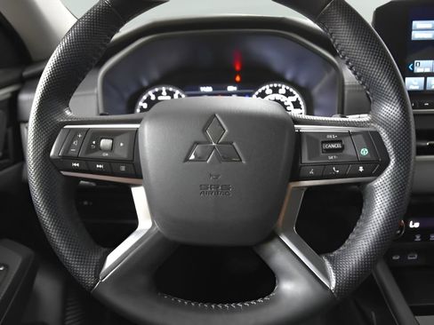 Used 2024 Mitsubishi Outlander SE image 18