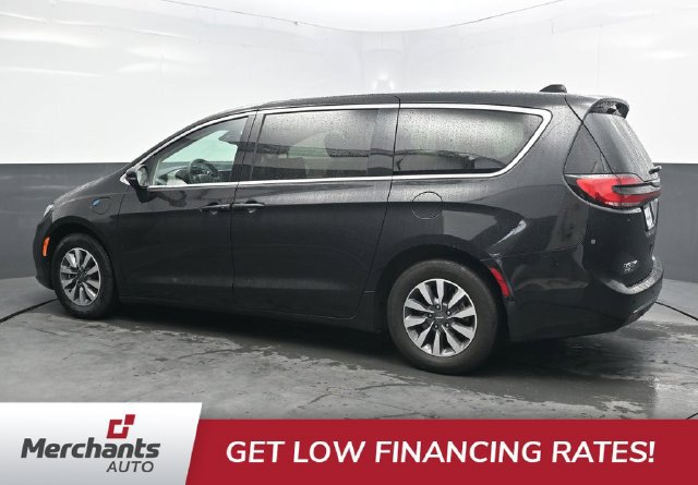 Used 2023 Chrysler Pacifica Touring-L FWD image 4