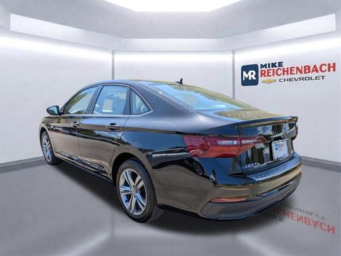 Used 2023 Volkswagen Jetta SE image 6