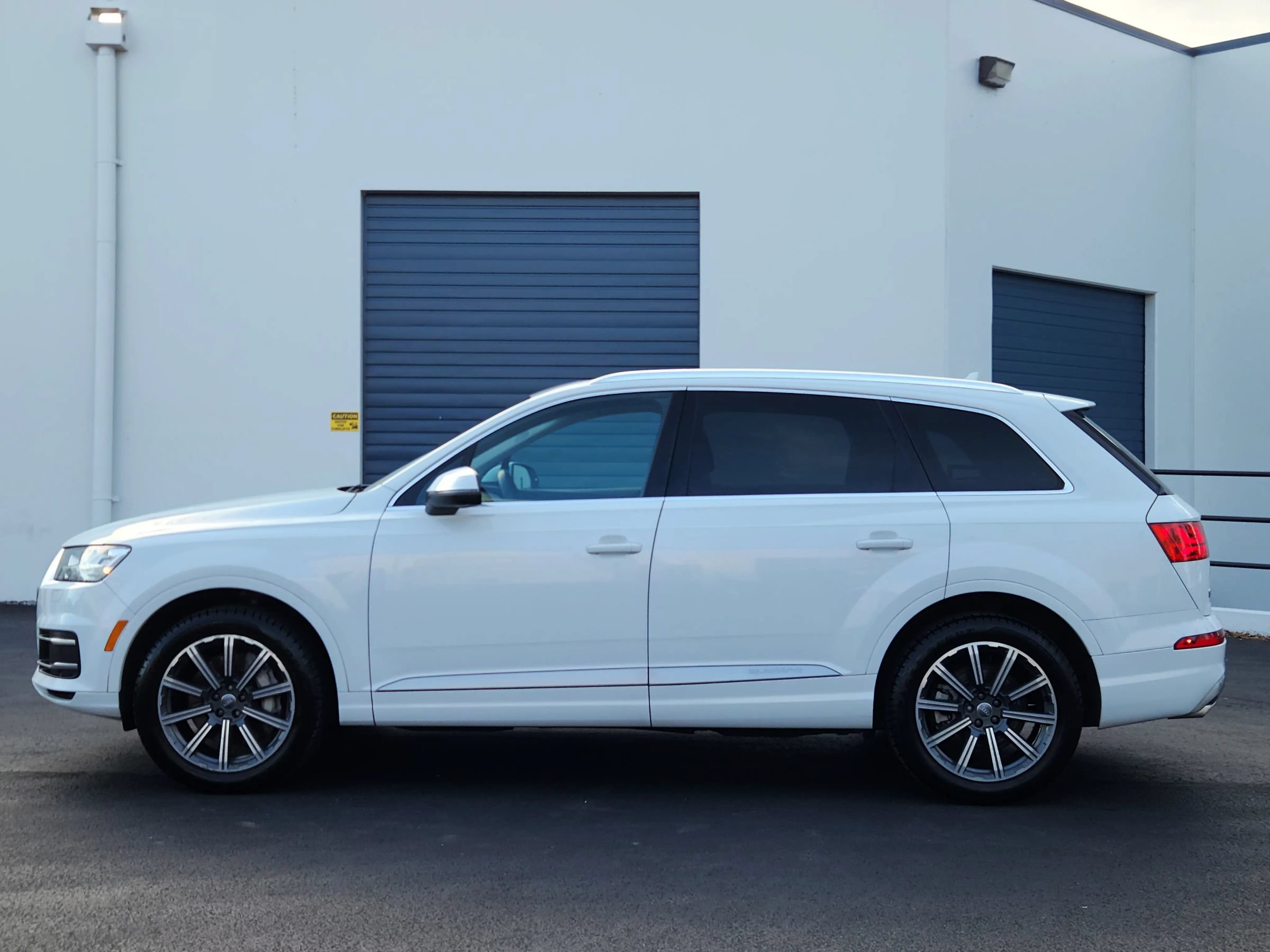 Used 2017 Audi Q7 3.0T Premium Plus AWD/4WD image 2