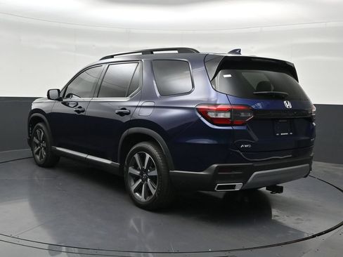 Used 2025 Honda Pilot Touring image 3