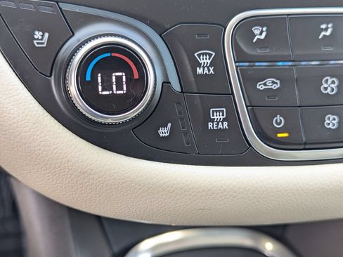 Used 2019 Chevrolet Malibu Premier w/ Sun and Wheel Package FWD image 17