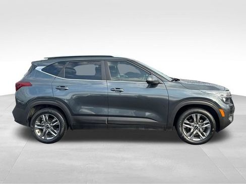 Used 2023 Kia Seltos S w/ Navigation Package FWD image 6