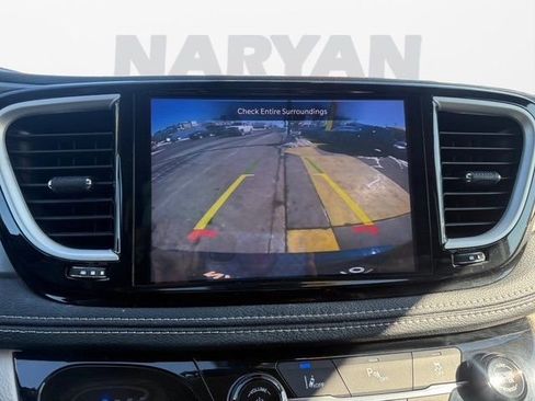 Used 2022 Chrysler Pacifica Touring-L image 22
