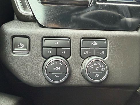 Used 2024 Chevrolet Silverado 2500 LT w/ Convenience Package image 26