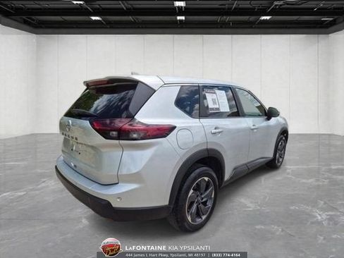 Used 2025 Nissan Rogue SV FWD image 5