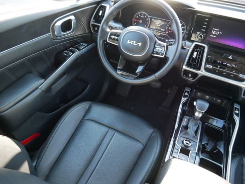 Certified 2022 Kia Sorento SX image 9