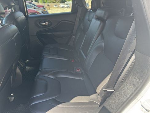 Used 2020 Jeep Cherokee Latitude Plus AWD/4WD image 11
