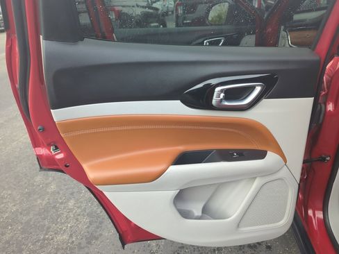 Used 2024 Jeep Compass Limited image 16