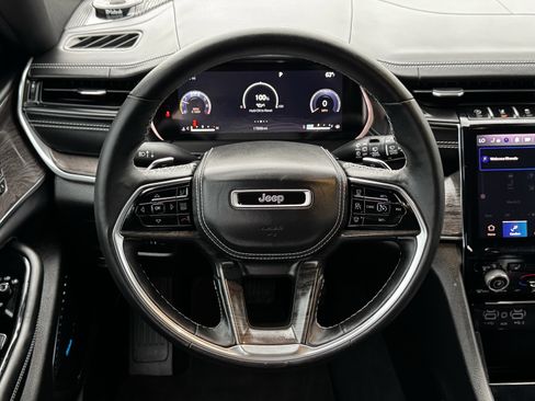 Used 2022 Jeep Grand Cherokee Overland image 16