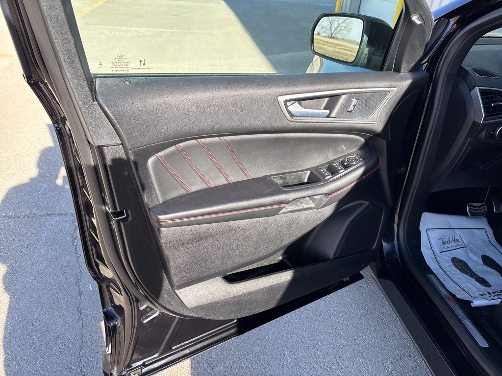 Certified 2024 Ford Edge ST-Line AWD/4WD image 12