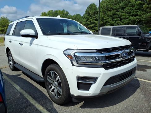 Used 2024 Ford Expedition Limited AWD/4WD image 2