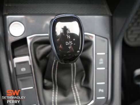 Used 2024 Volkswagen Tiguan SE R-Line image 25