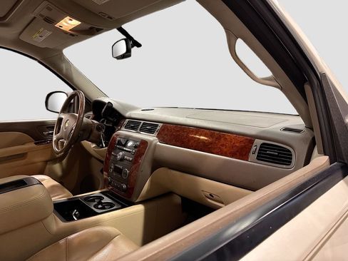 Used 2013 Chevrolet Silverado 1500 LTZ w/ LTZ White Diamond Edition image 23