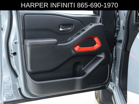 Used 2025 Nissan Frontier PRO-4X image 19