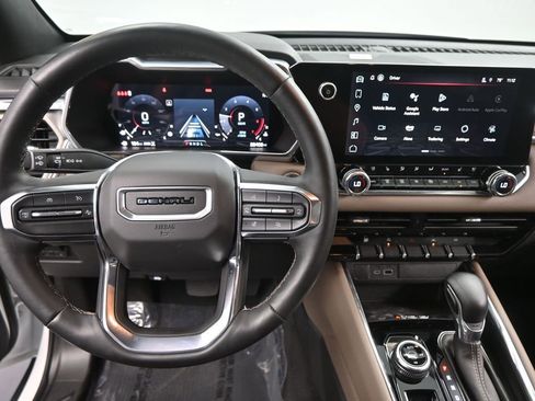 Used 2024 GMC Canyon Denali image 9