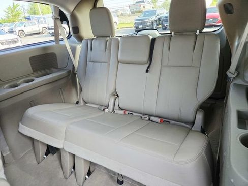 Used 2015 Chrysler Town & Country Touring FWD image 10