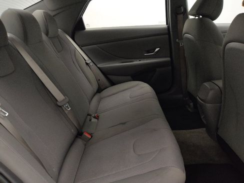 Used 2025 Hyundai Elantra SE FWD image 19