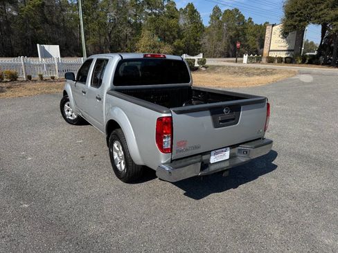 Used 2013 Nissan Frontier SV image 4