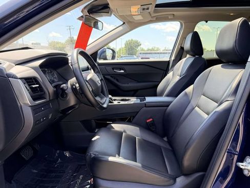 Used 2025 Nissan Rogue SV w/ SV Premium Package FWD image 16