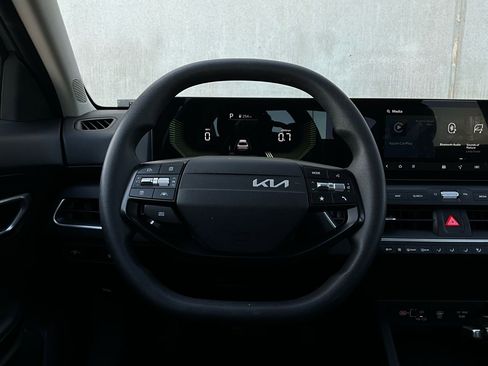 Used 2025 Kia K4 LXS image 33