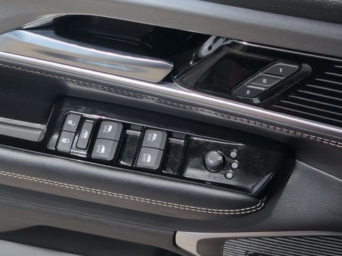 Used 2024 Jeep Wagoneer L Series II AWD/4WD image 17