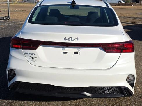 Used 2024 Kia Forte LXS FWD image 4