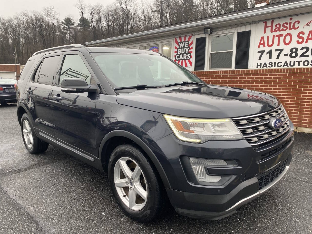 Used 2017 Ford Explorer XLT w/ Equipment Group 202A AWD/4WD image 1