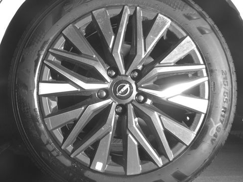 Used 2025 Nissan Altima 2.5 SV FWD image 14