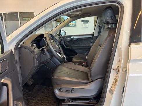 Used 2022 Volkswagen Tiguan SE AWD/4WD image 15