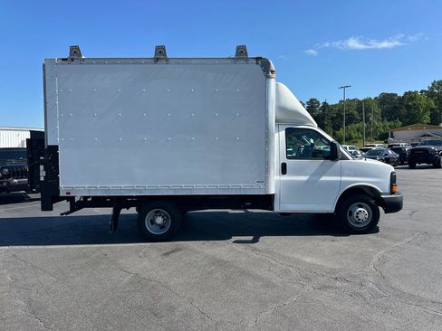 Used 2016 Chevrolet Express 3500 RWD image 5