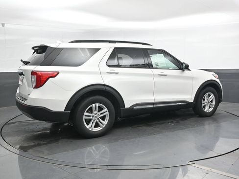 Used 2020 Ford Explorer XLT w/ Equipment Group 202A AWD/4WD image 4