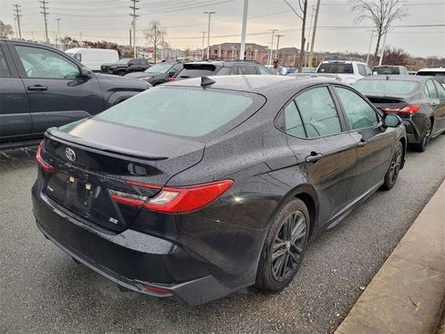Used 2025 Toyota Camry SE image 8
