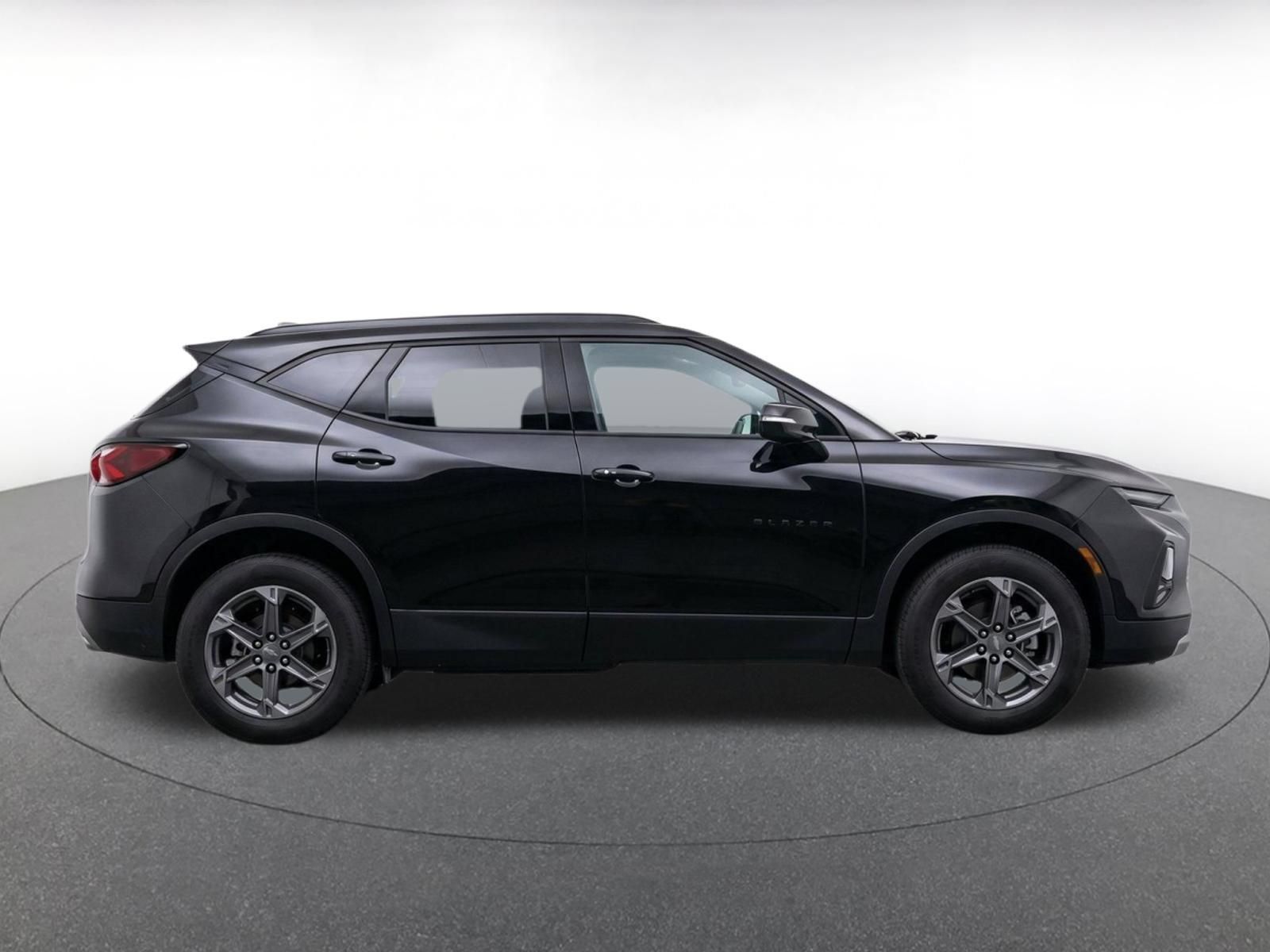 Used 2025 Chevrolet Blazer LT FWD image 9