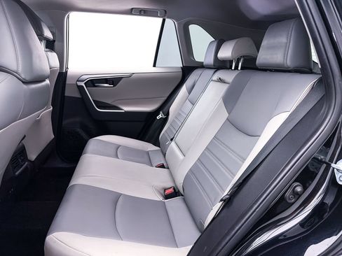Used 2019 Toyota RAV4 XLE Premium w/ Carpet Mat Package FWD image 35