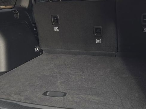 Used 2025 Jeep Grand Cherokee Altitude image 8